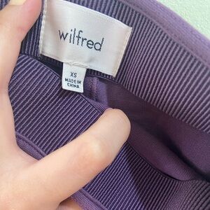 5/$30 Wilfred purple midi skirt ☺️